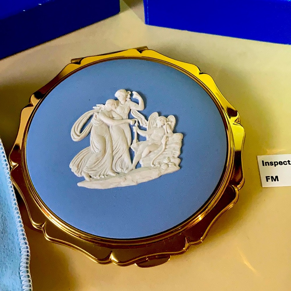 20th Century Wedgwood & Gift Bronze Powder Compact By… Gem